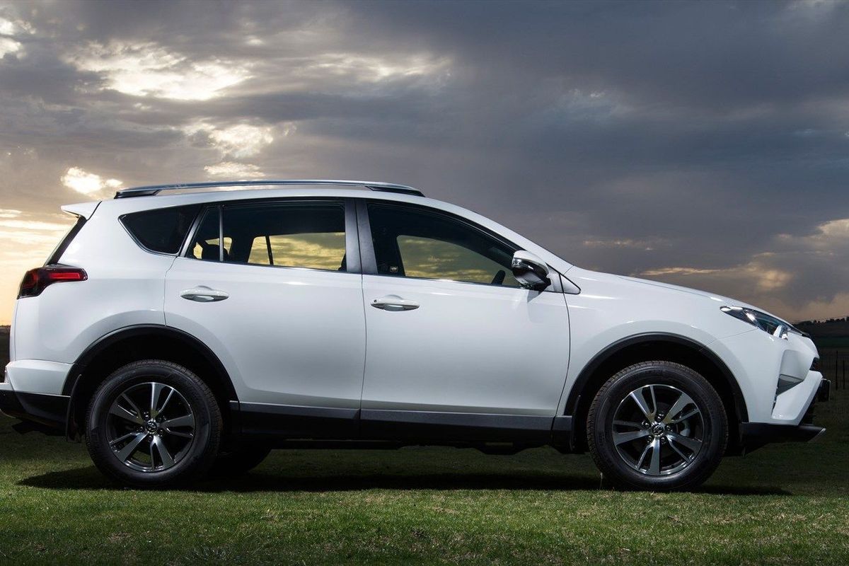 Facelifted Toyota RAV4 (2015) First Drive