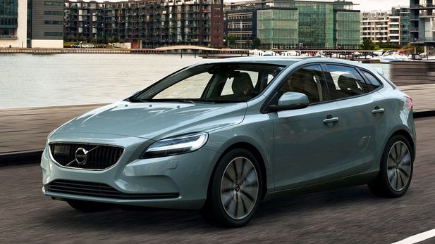 Volvo V40 Gets Facelifted