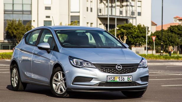 Opel Astra 1.0T Essentia (2016) Review