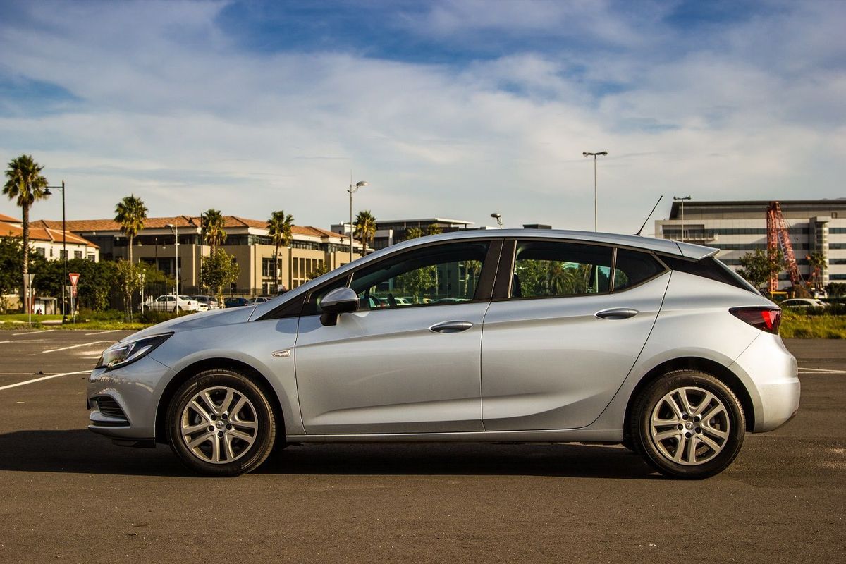 Opel Astra 1.0T Essentia (2016) Review