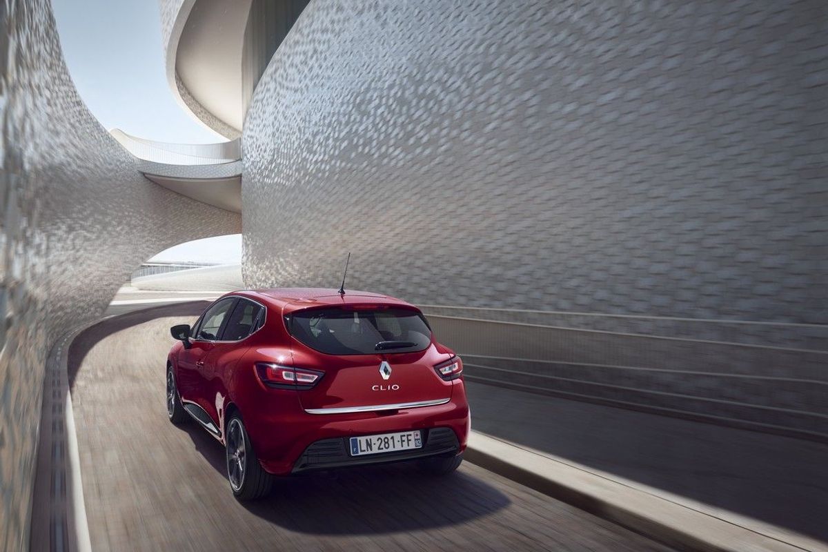 Facelifted Renault Clio (2016) Revealed