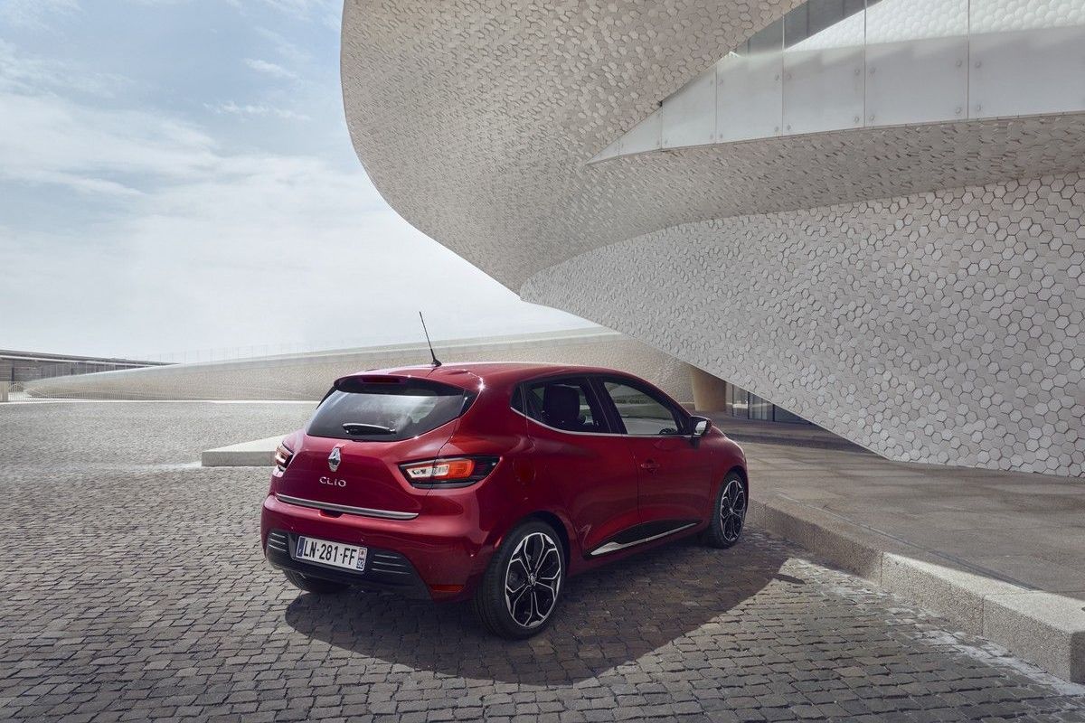 Facelifted Renault Clio (2016) Revealed