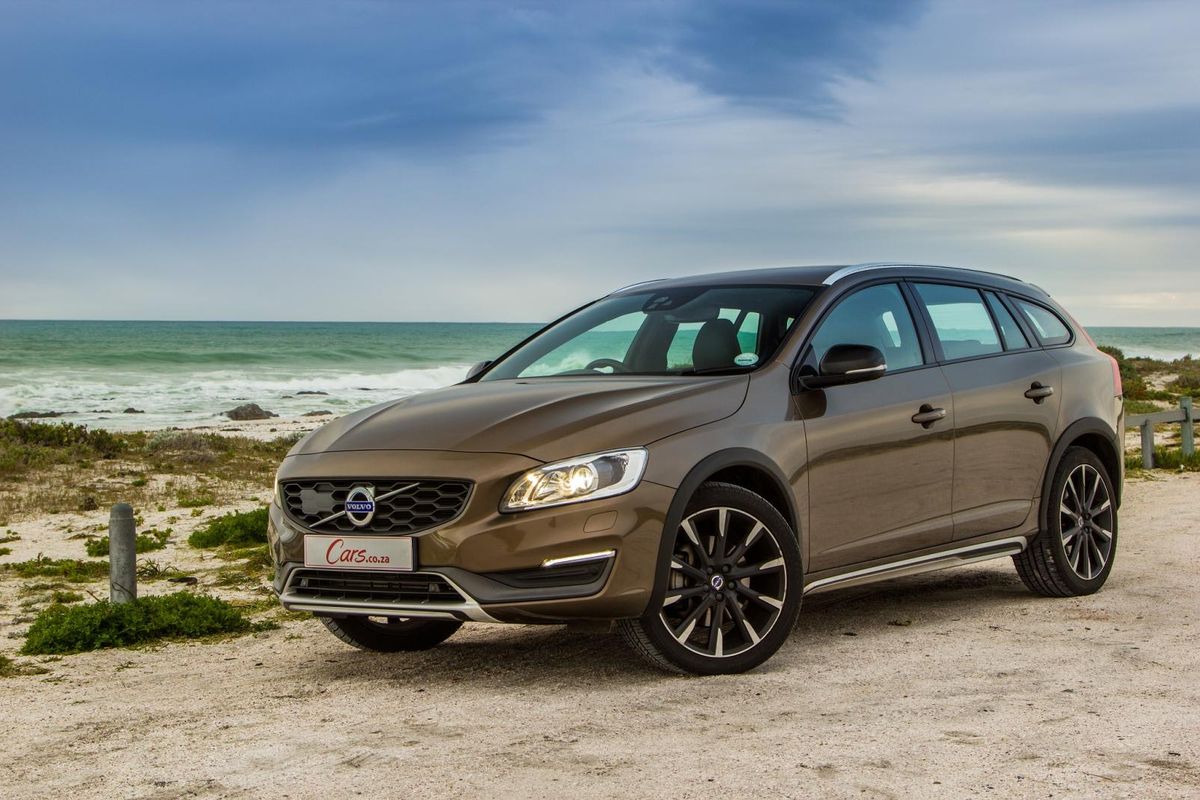 Volvo V60 Cross Country D4 AWD Inscription Review (2016)