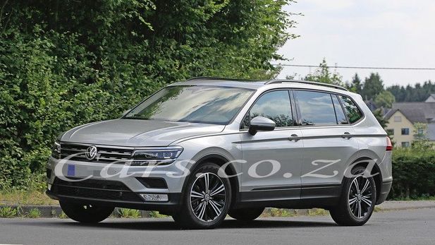 Spy Shots: Volkswagen Tiguan XL
