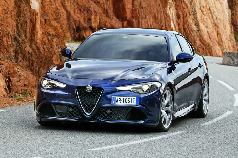 Альфа ромео джулия фото машины Updated Alfa Romeo Giulia Quadrifoglio (2016) First Drive