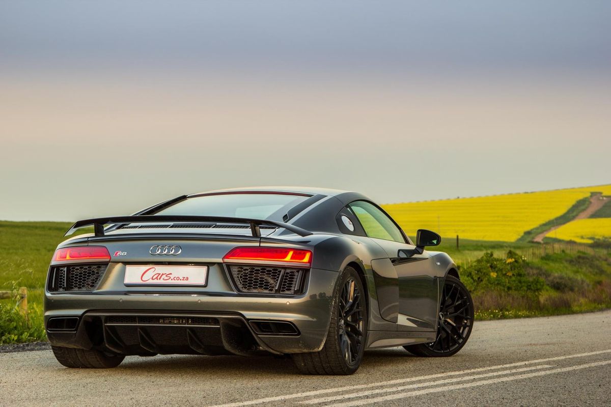Audi R8 V10 Plus (2016) Review