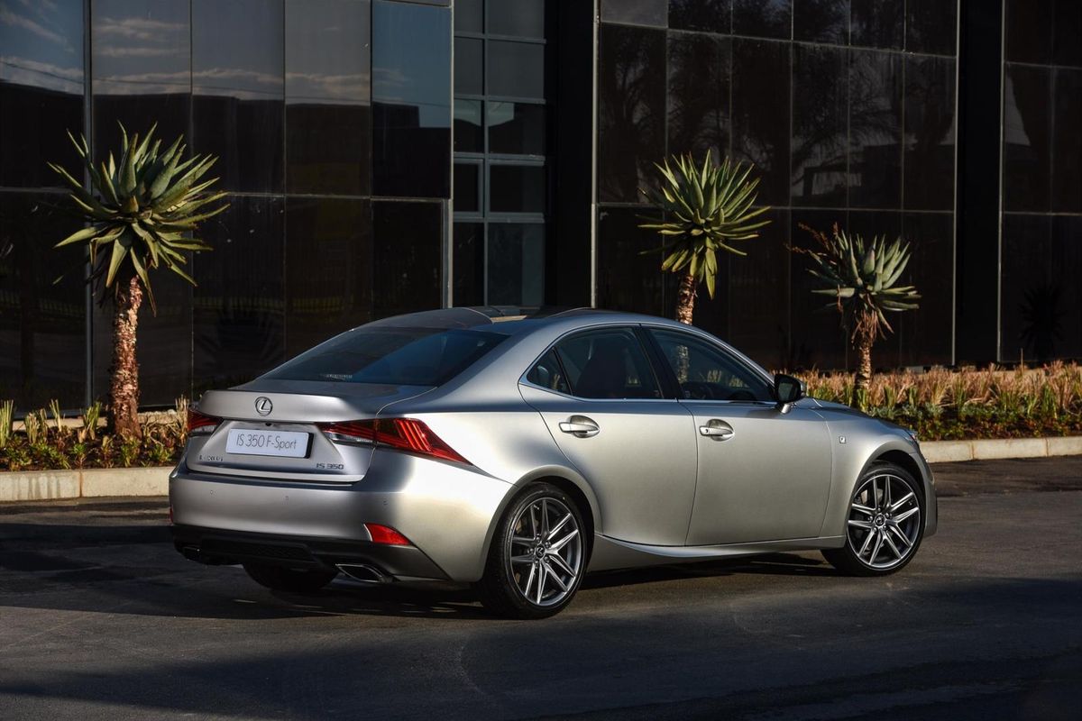 Lexus IS (2017) First Drive