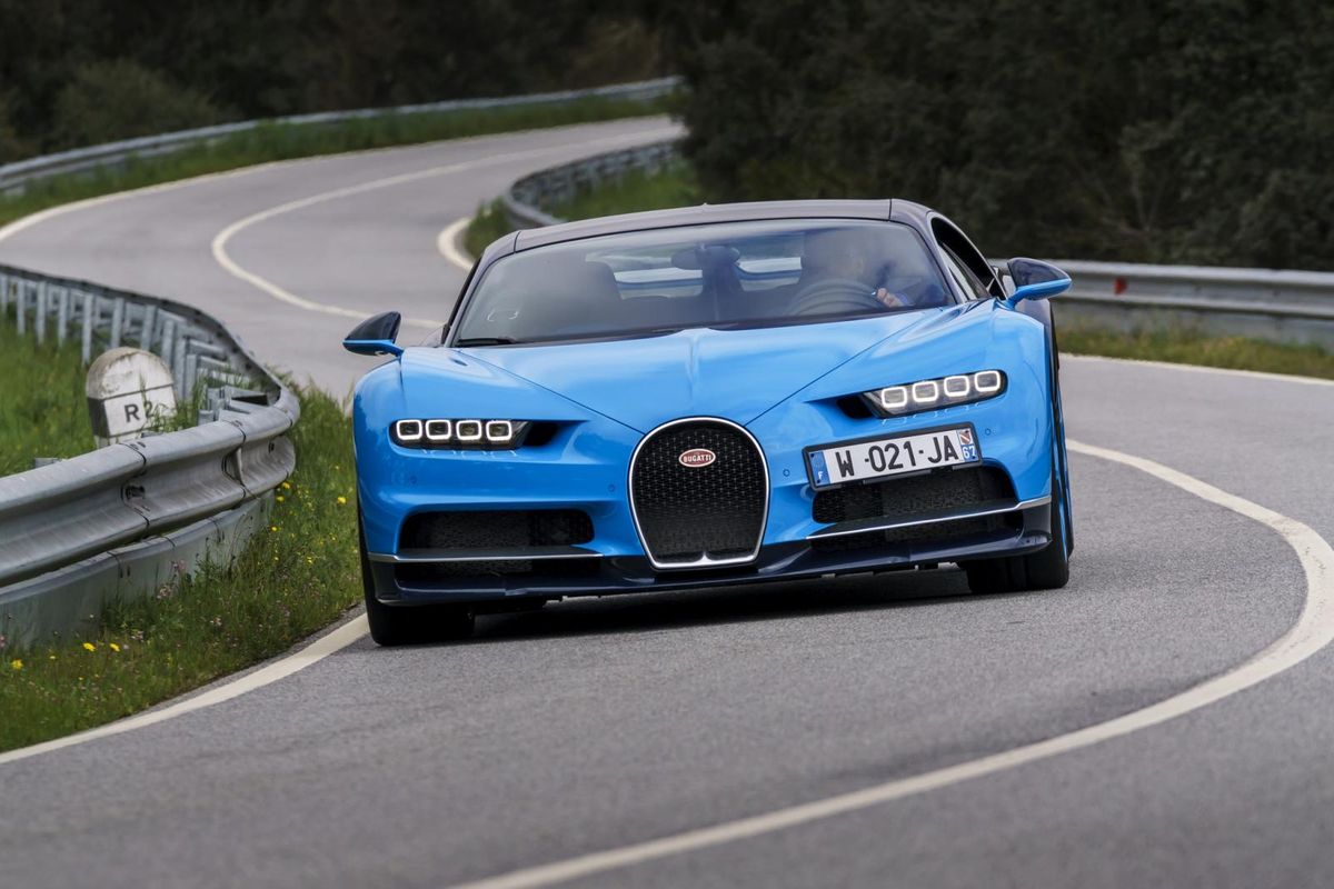 Bugatti Chiron (2017) International First Drive