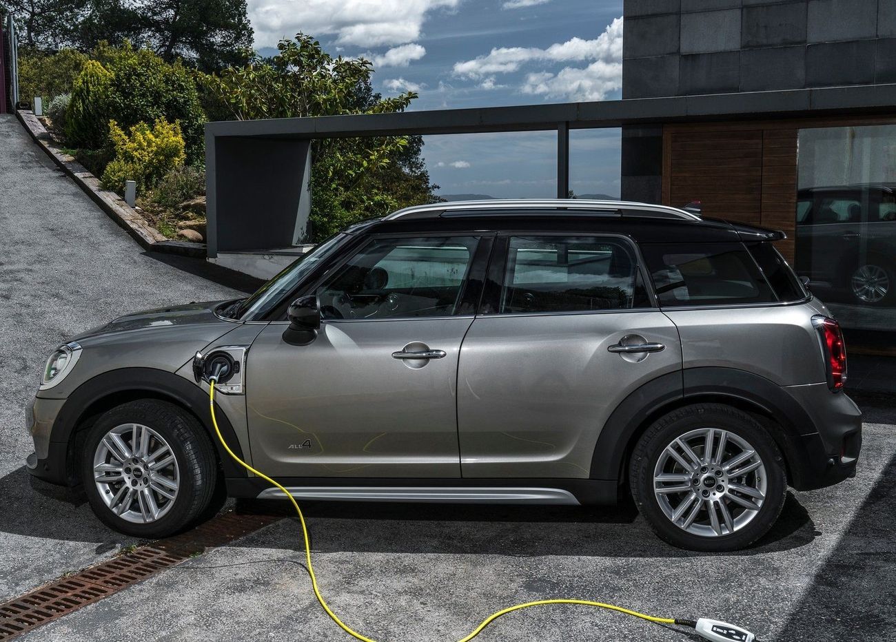 Mini Countryman Plug-in Hybrid Announced