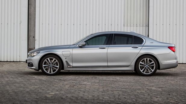 BMW 740e (2017) Quick Review