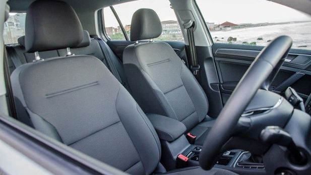 Volvo V40 D3 Momentum (2016) Review