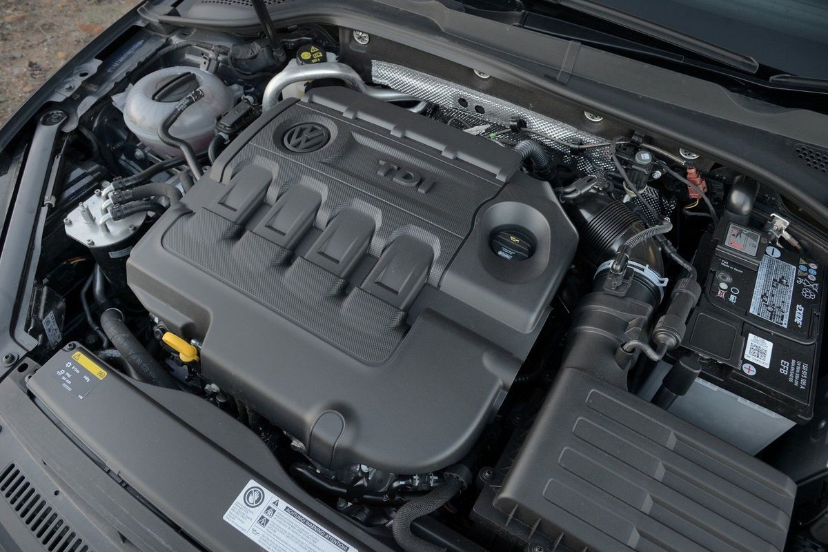 Volkswagen Golf R + GTD (2017) Launch Review