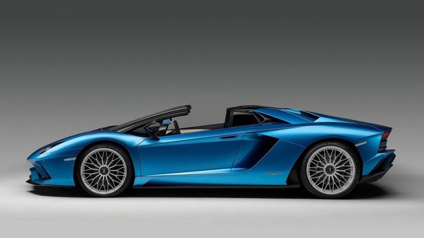 Lamborghini drops top on Aventador S