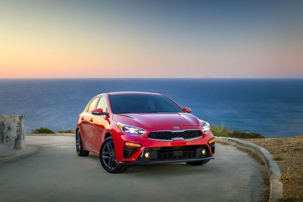 Kia cerato 2018 года