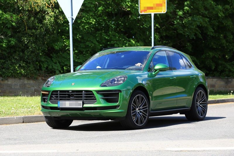 Порше макан 3.0. Porsche Macan 2019. Facelift Porsche Macan. Порше Макан двигатель. Макан без.