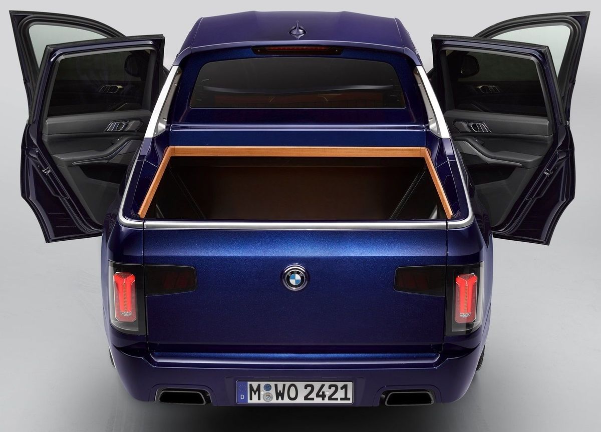 BMW X7 Double cab Bakkie Shown BMW X7 Double cab Bakkie Shown