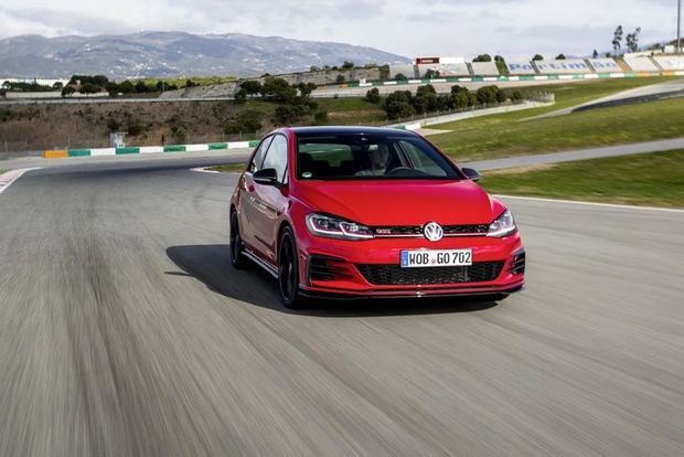 2020 Volkswagen Golf GTI TCR vs GTI - What's the difference?