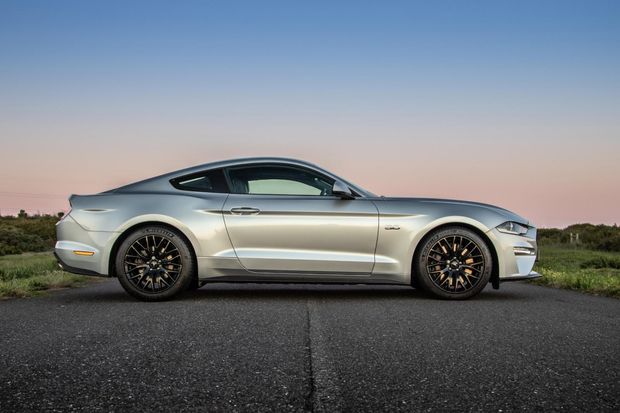 Ford Mustang 5.0 GT Fastback (2019) Review