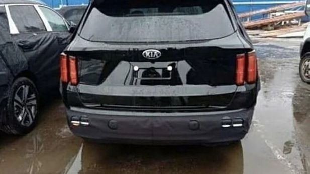 Kia introduces New Sorento Flagship (with Nav)