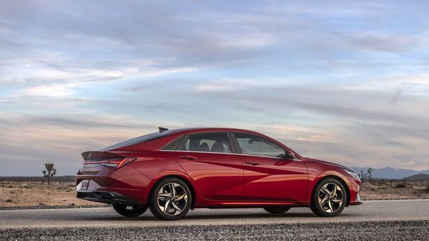 Hyundai Elantra (2017): 5 Things To Know