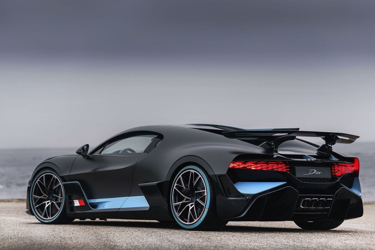 Bugatti begins Divo deliveries