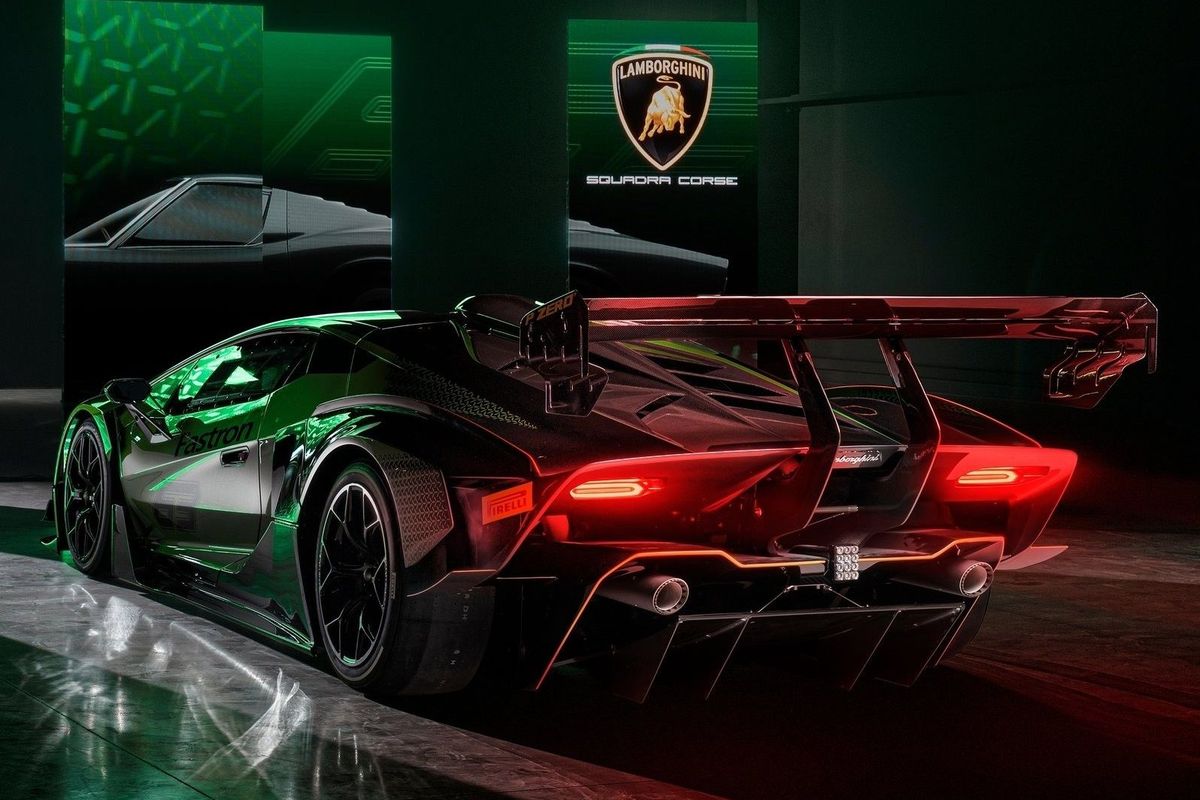 Lambo Reveals Track-Only Essenza SCV12