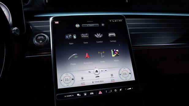 Mercedes-Benz Showcases New S-Class Infotainment