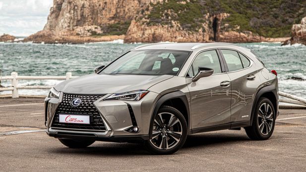 Lexus UX 250h EX (2020) Review