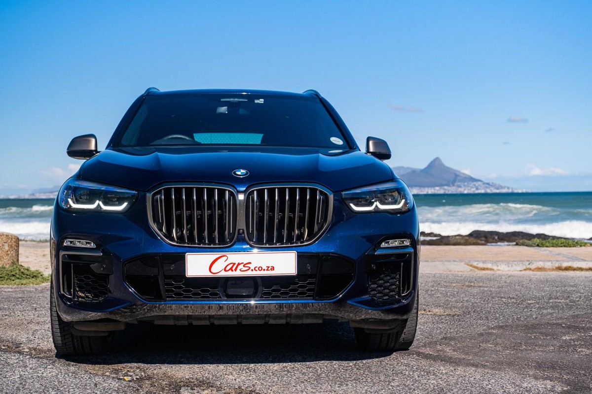 BMW X5 M50i (2020) Review
