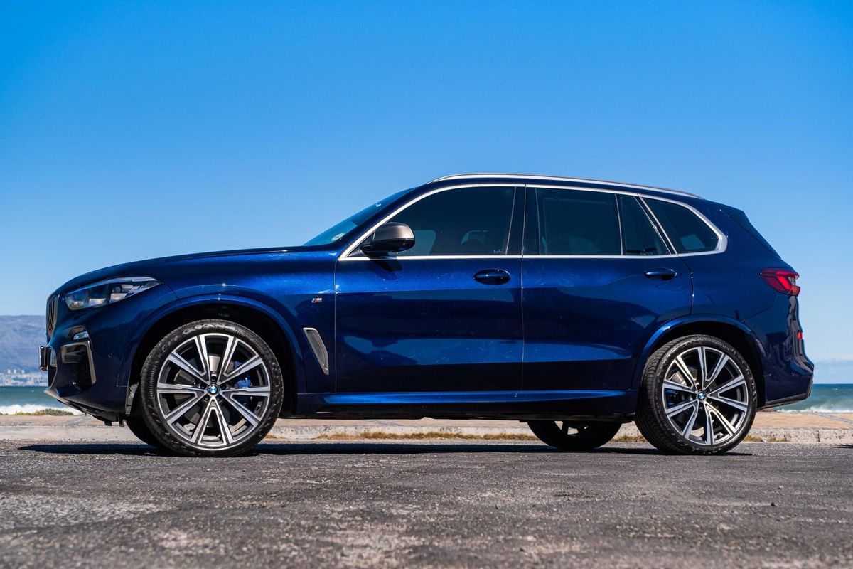 BMW X5 M50i (2020) Review