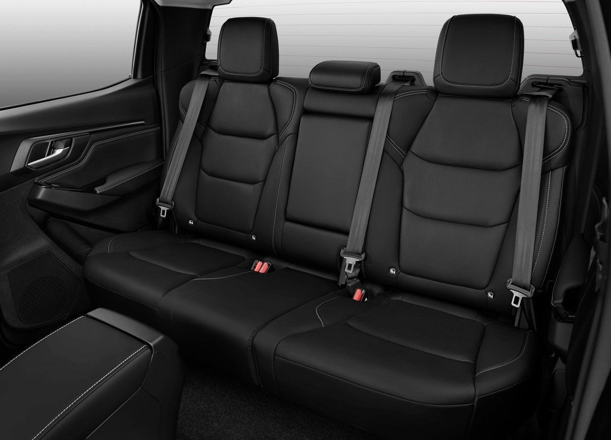 Isuzu bakkie seats outlet for sale