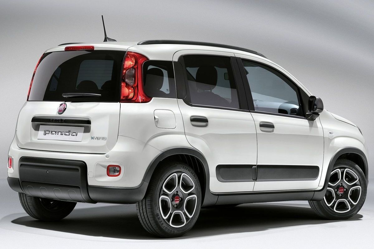 https://img-ik.cars.co.za/news-site-za/images/2020/10/Fiat-Panda-2021-1600-05.jpg?tr=w-1200,h-800