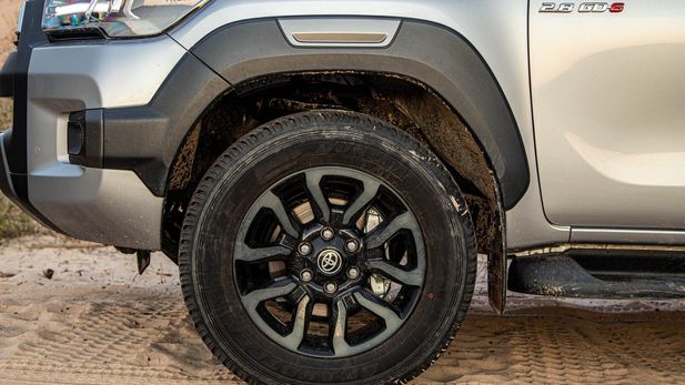 Leaked: Facelifted Toyota Hilux Images