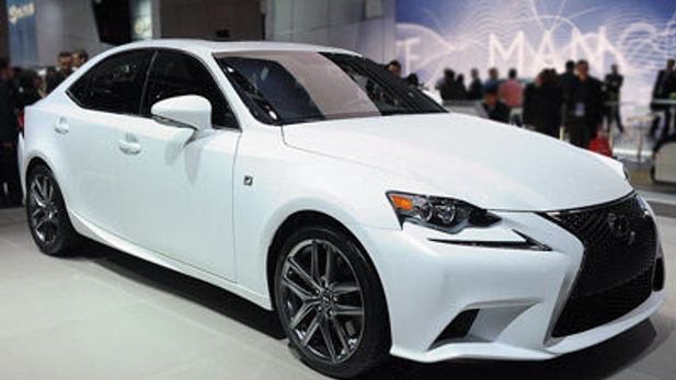 Lexus IS makes its premiere at 2013 Detroit Auto Show