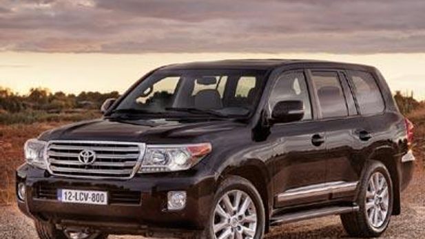 2013 Toyota Land Cruiser revealed
