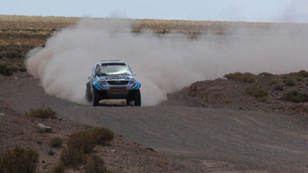 Giniel de Villiers holds third at Dakar Rally