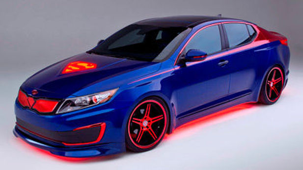 Kia Superman Optima Hybrid debuts at Chicago Auto Show