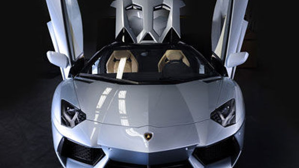Lamborghini Aventador Roadster drops its top