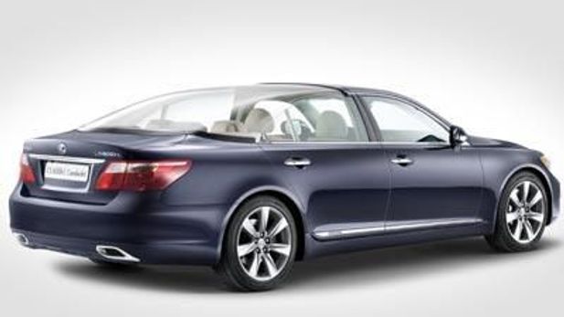 Lexus LS 600h L Landaulet drives down the aisle