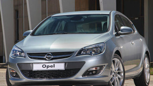 Opel Astra H Sedan technical specifications and fuel consumption —