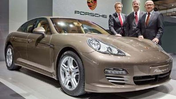 New Porsche Panamera 4 Makes World Debut
