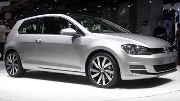 New Volkswagen Golf 7 unveiled at Paris Motor Show