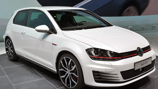 Volkswagen Golf 7 GTI blitzes into Geneva
