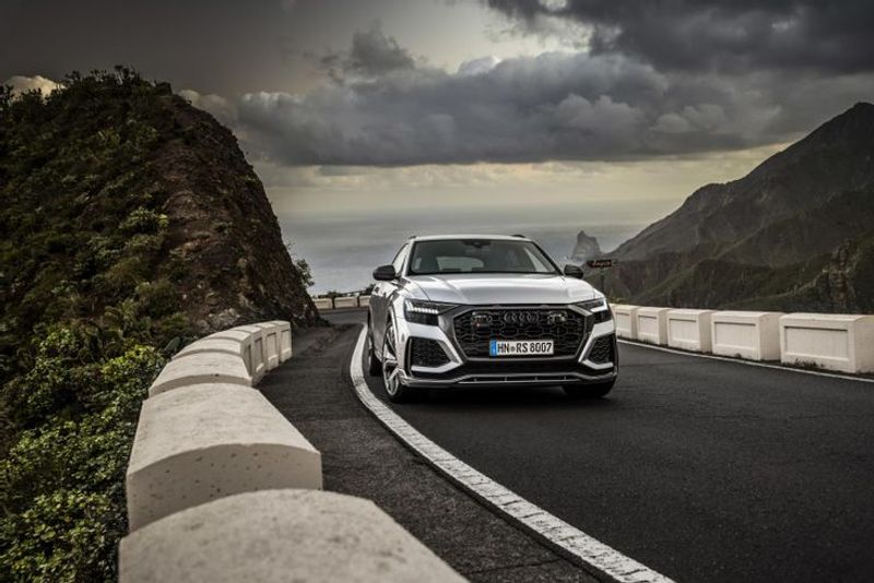 Audi-RSQ8-front