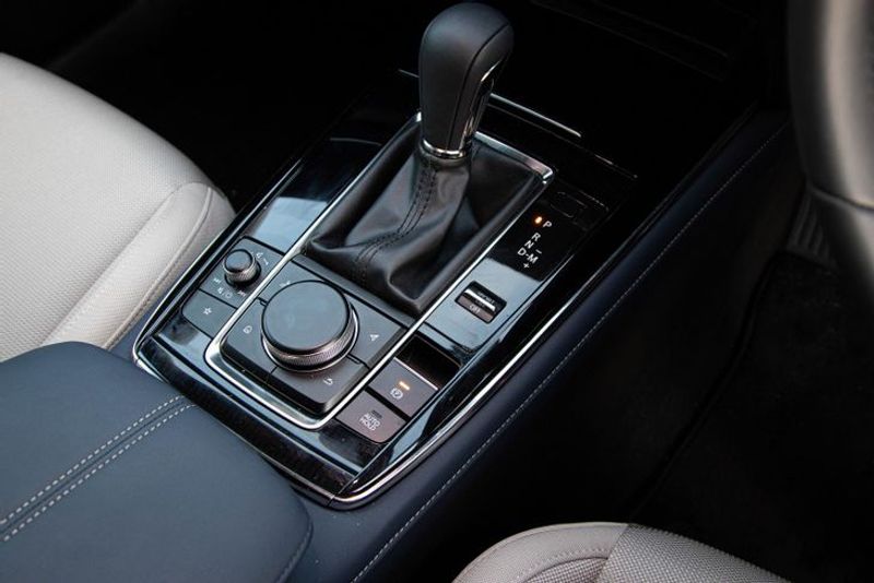 Mazda-CX-30-gearbox
