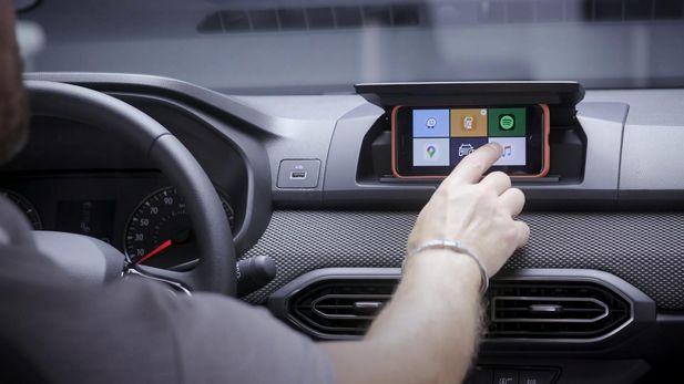 Smartphone Infotainment for New Sandero