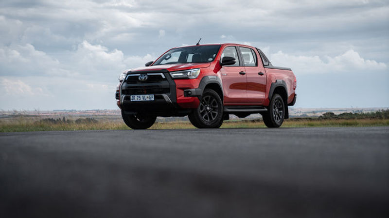 Toyota-Hilux-LegendRS-redStar