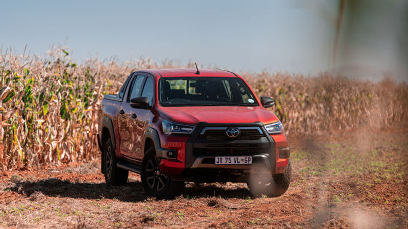 Toyota-Hilux-LegendRS-Track