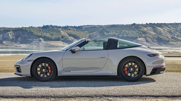 Porsche 911 GTS (2021) Specs & Price