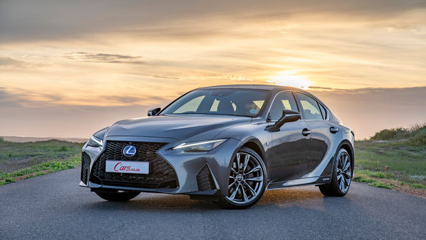 Lexus IS300h (2021) Review